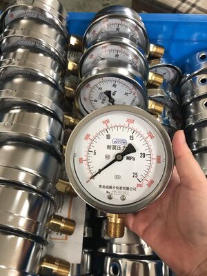 Đồng hồ đo áp suất chống sốc chứa đầy dầu 0-25MPa Dầu giảm chấn chống vàng độ tinh khiết cao